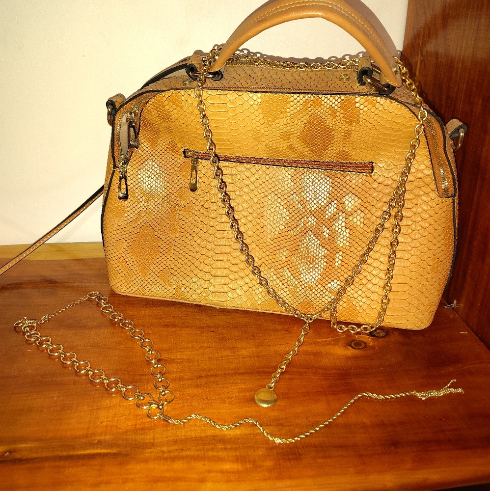 New..SET OF 3 Faux snakeskin purse And 2 Pc Necklace And Belt..never been used.